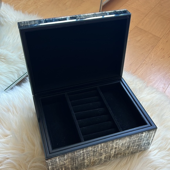 Luxury jewellery box - Picture 2 of 5